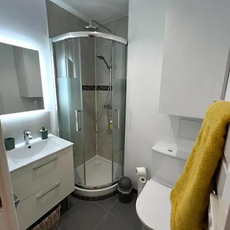 Paris-montrouge Magniffique 2 Piece De 36m2 - Tres Cosy Pour 1 A 5 Personnes Refait A Neuf - Entire Luxirious And Warm - Paris 14eme - Proche Aeroport Orly & Parc Expositions Porte De Versailles Free Wifi Gratuit Apartment *
